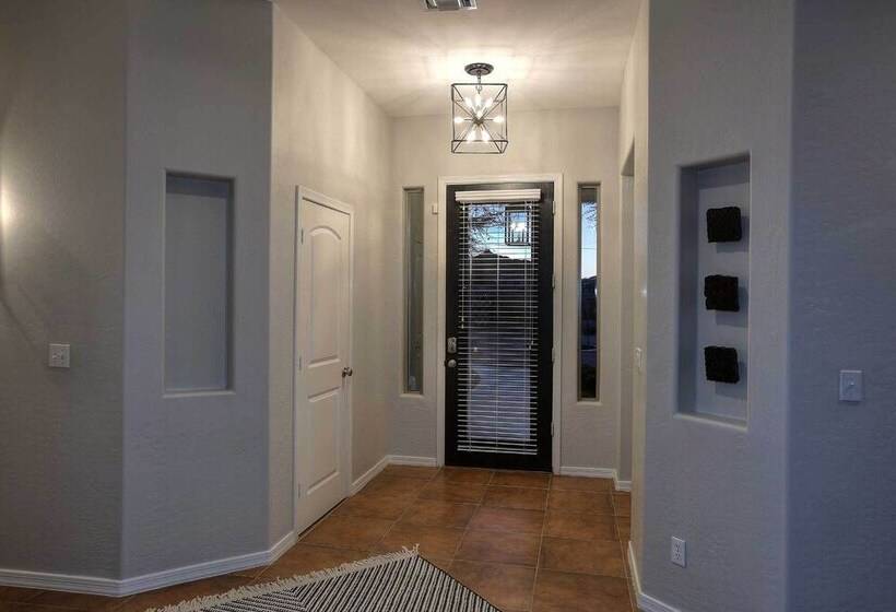 Adobe Arizona Home W/ City & Mountain Views