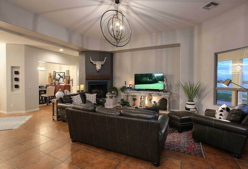 Adobe Arizona Home W/ City & Mountain Views