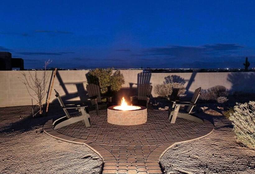 Adobe Arizona Home W/ City & Mountain Views