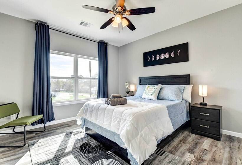 Arlington Home W/ Yard: 2 Mi To At&t Stadium!