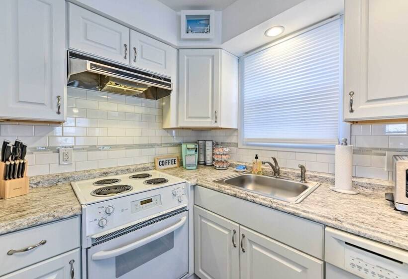 Bayfront Brigantine Escape W/ Porch & Bay Views!