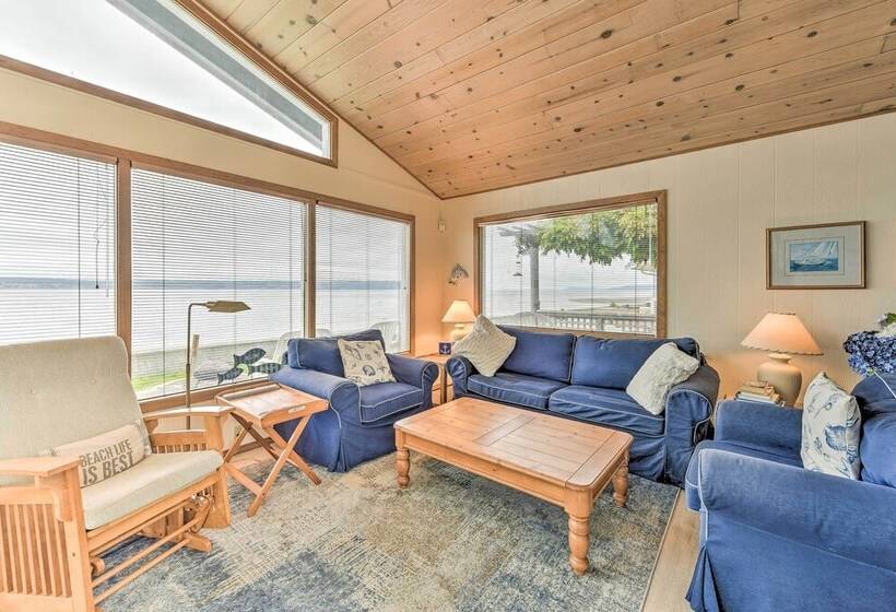 Beachfront Whidbey Island Home + Apartment!