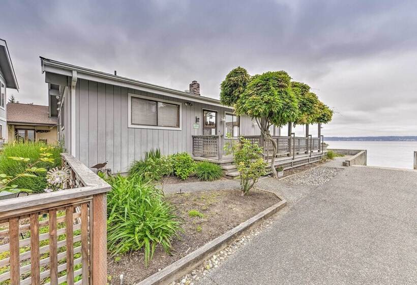 Beachfront Whidbey Island Home + Apartment!