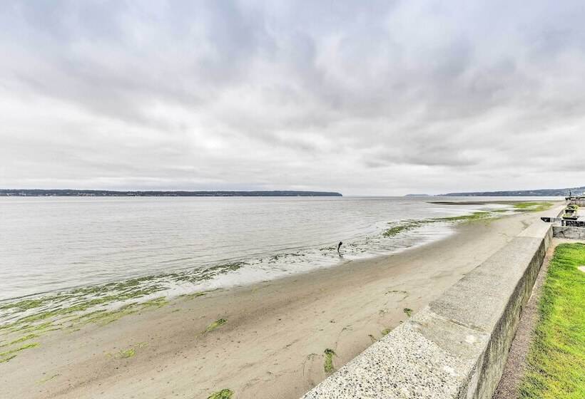 Beachfront Whidbey Island Home + Apartment!