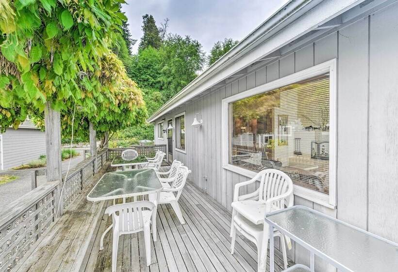 Beachfront Whidbey Island Home + Apartment!