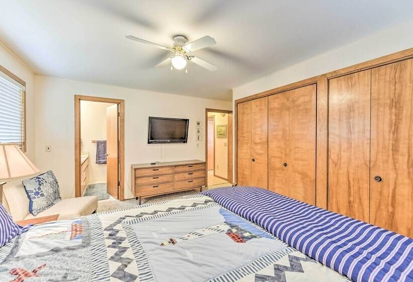 Beachfront Whidbey Island Home + Apartment!