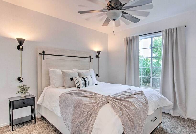 Beautiful Chandler Escape W/ Putting Green & Pool!