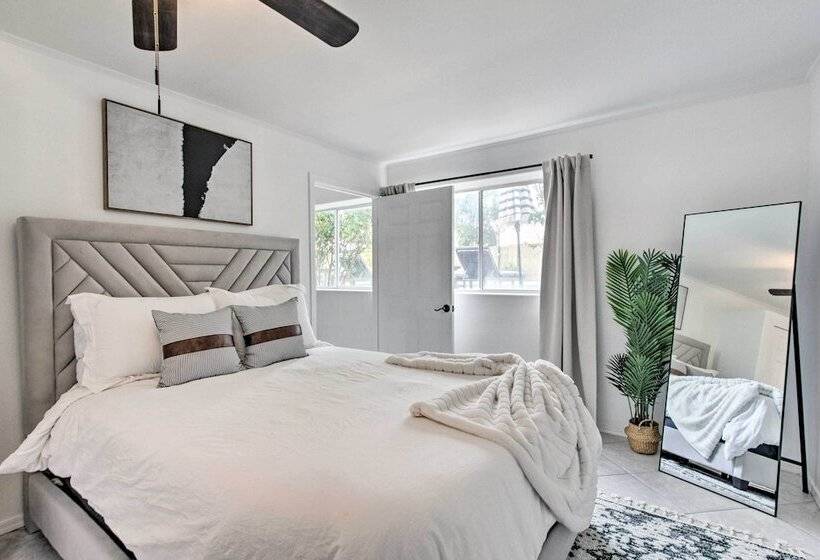 Beautiful Chandler Escape W/ Putting Green & Pool!