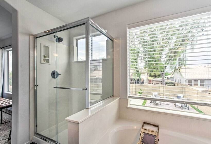 Beautiful Chandler Escape W/ Putting Green & Pool!