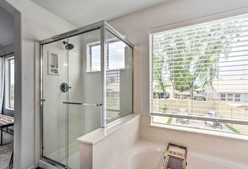 Beautiful Chandler Escape W/ Putting Green & Pool!