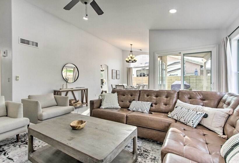 Beautiful Chandler Escape W/ Putting Green & Pool!