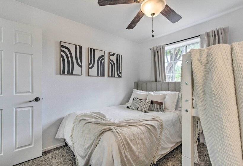 Beautiful Chandler Escape W/ Putting Green & Pool!