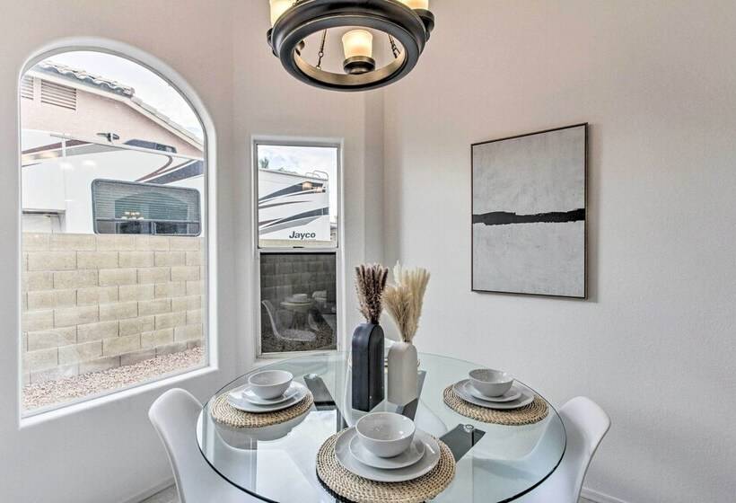 Beautiful Chandler Escape W/ Putting Green & Pool!