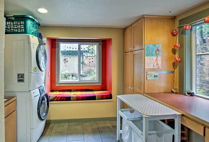 Beautiful Home On Hood Canal W/ Hot Tub & Dock!