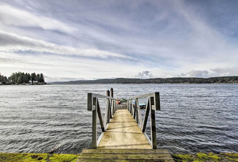 Beautiful Home On Hood Canal W/ Hot Tub & Dock!