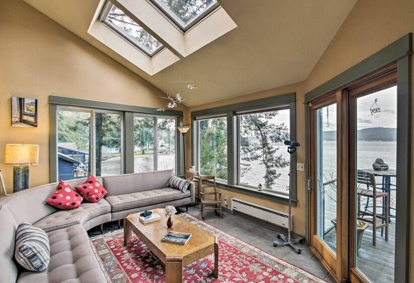 Beautiful Home On Hood Canal W/ Hot Tub & Dock!