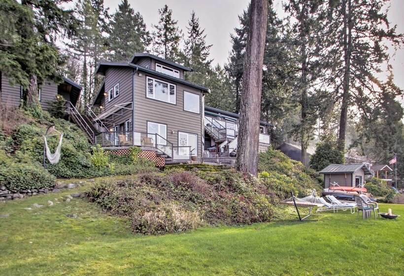 Beautiful Home On Hood Canal W/ Hot Tub & Dock!