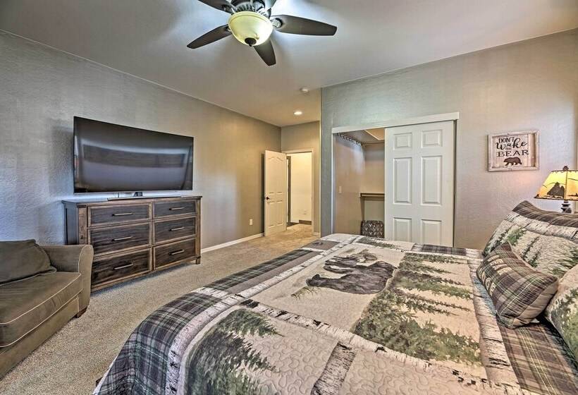 Beautiful Cabin W/ Deck Near Woodland Lake Park!