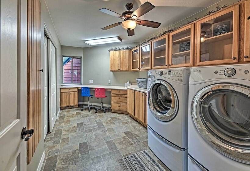 Beautiful Cabin W/ Deck Near Woodland Lake Park!