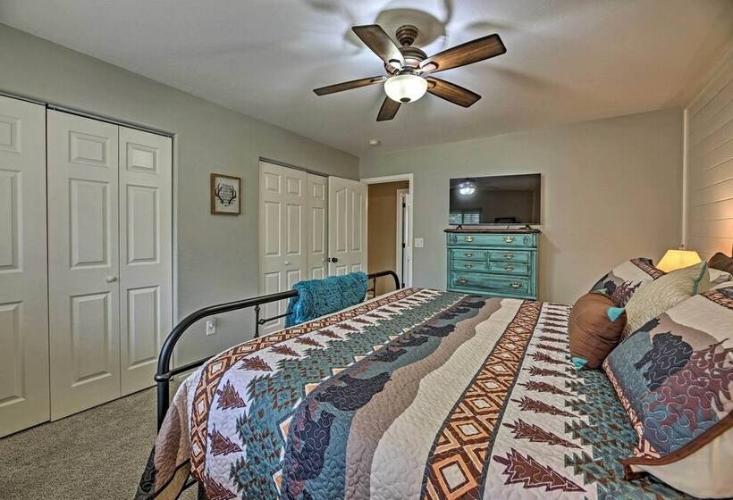 Beautiful Cabin W/ Deck Near Woodland Lake Park!