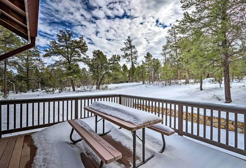 Furnished Deck + Fire Pit: Show Low Hideaway!