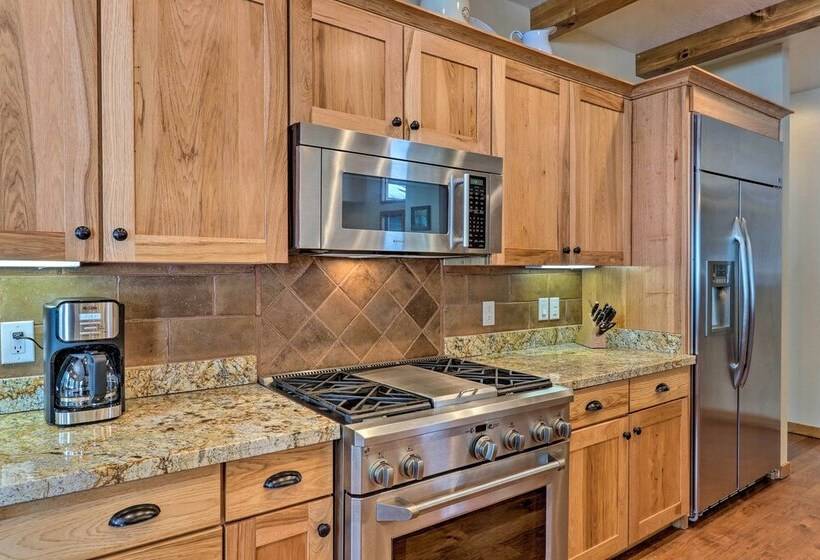 Furnished Deck + Fire Pit: Show Low Hideaway!