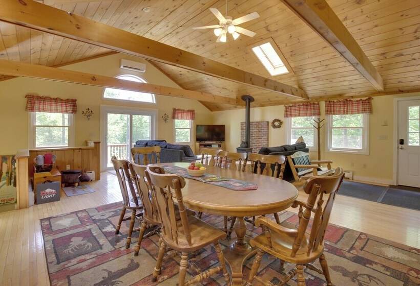 Bethel Chalet W/ Hot Tub: 3 Miles To Sunday River!