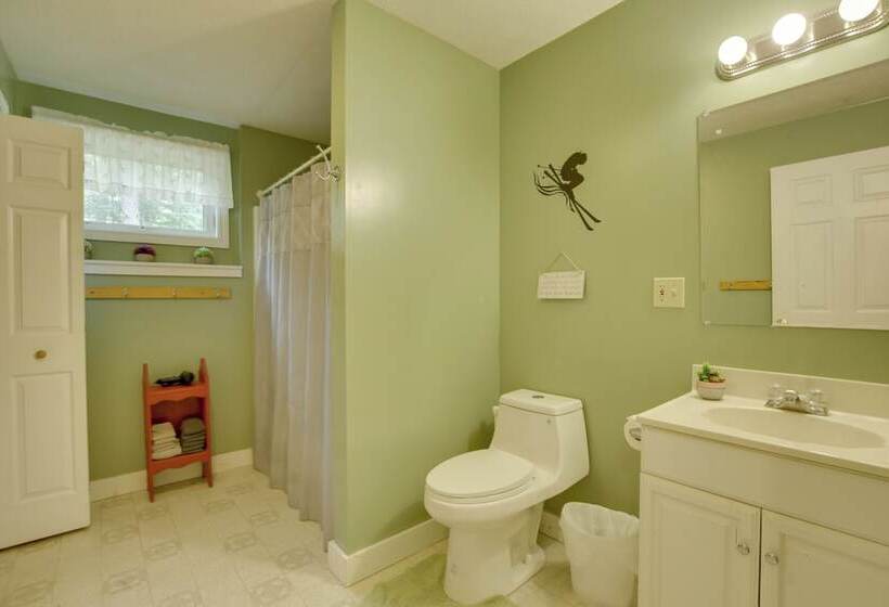 Bethel Chalet W/ Hot Tub: 3 Miles To Sunday River!