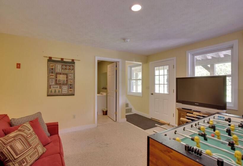 Bethel Chalet W/ Hot Tub: 3 Miles To Sunday River!