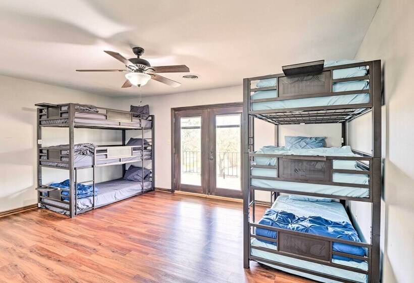 Big Barrels Ranch  On 50 Acres: Countryside Views