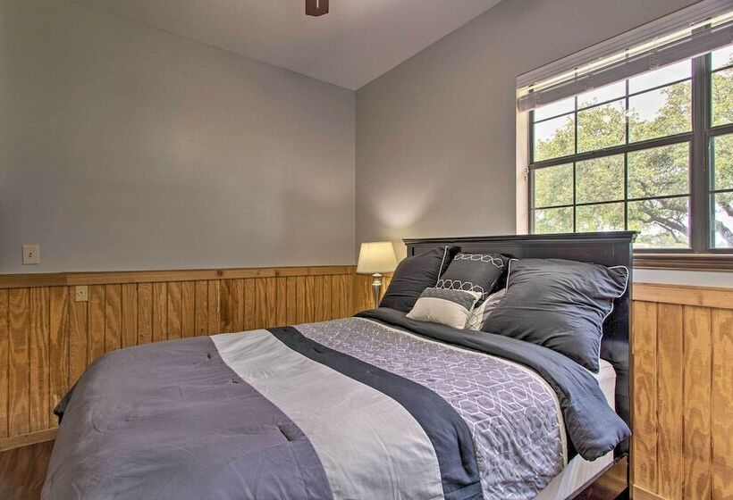 Big Barrels Ranch  On 50 Acres: Countryside Views