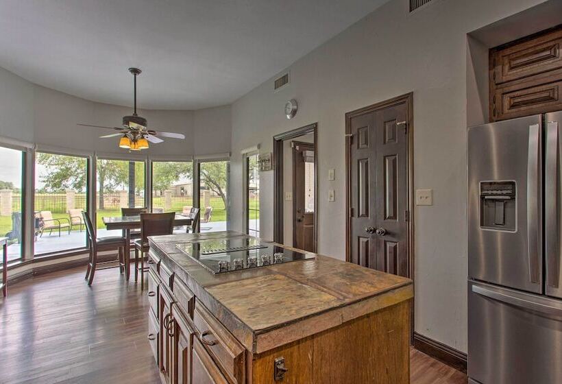 Big Barrels Ranch  On 50 Acres: Countryside Views