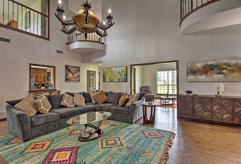 Big Barrels Ranch  On 50 Acres: Countryside Views