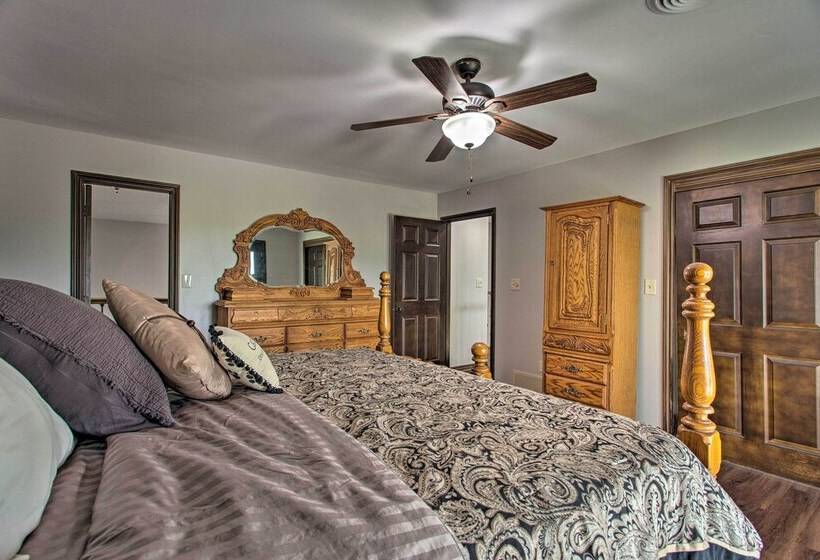 Big Barrels Ranch  On 50 Acres: Countryside Views