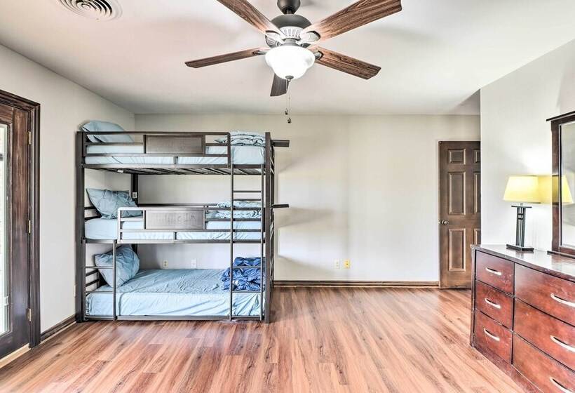 Big Barrels Ranch  On 50 Acres: Countryside Views