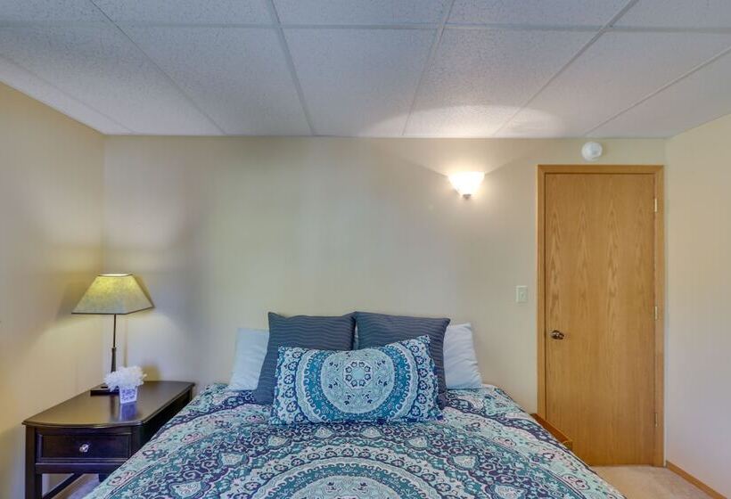 Bigfork Village Retreat   1 Mi To Flathead Lake!