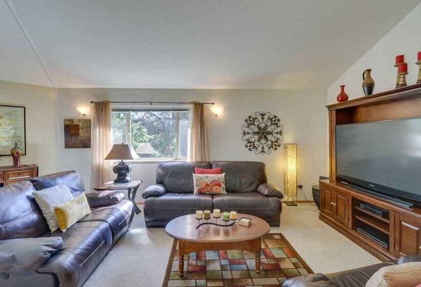 Bigfork Village Retreat   1 Mi To Flathead Lake!