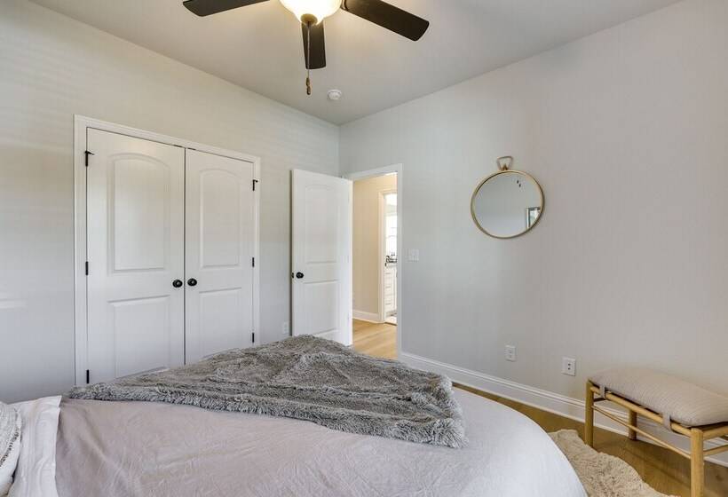 Biking Haven: Charming Bella Vista Home W/ Games!