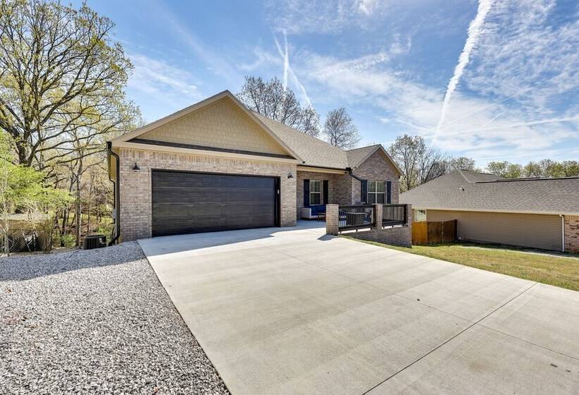 Biking Haven: Charming Bella Vista Home W/ Games!