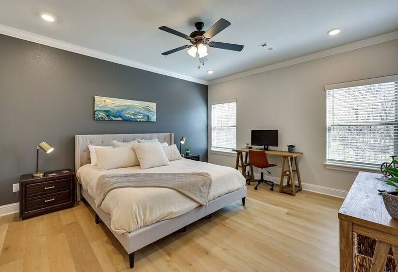 Biking Haven: Charming Bella Vista Home W/ Games!