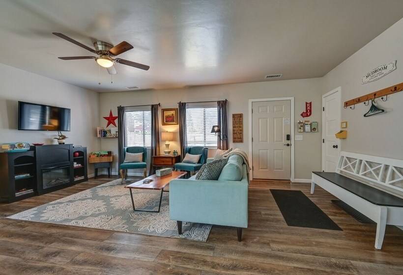 Ski Snow Bowl & Hike: Cozy Flagstaff Cottage!