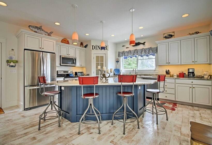 Boothbay Harbor Beach House By Park & Restaurants!