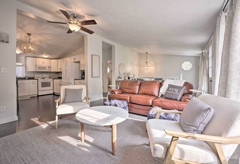 Breezy Coloma Getaway W/ Grill   1 Mi To Beaches!