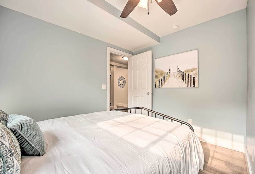 Breezy Coloma Getaway W/ Grill   1 Mi To Beaches!