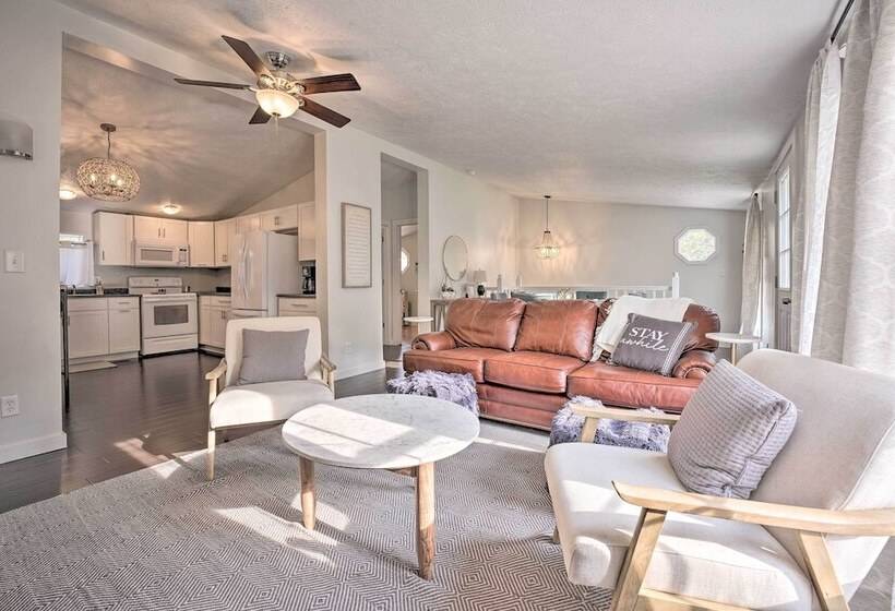 Breezy Coloma Getaway W/ Grill   1 Mi To Beaches!