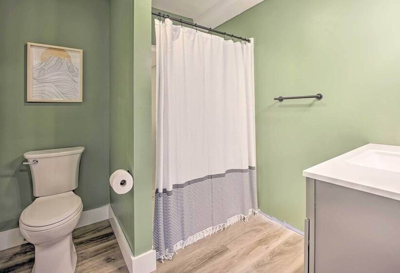 Breezy Coloma Getaway W/ Grill   1 Mi To Beaches!