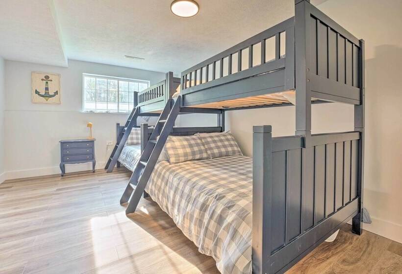 Breezy Coloma Getaway W/ Grill   1 Mi To Beaches!