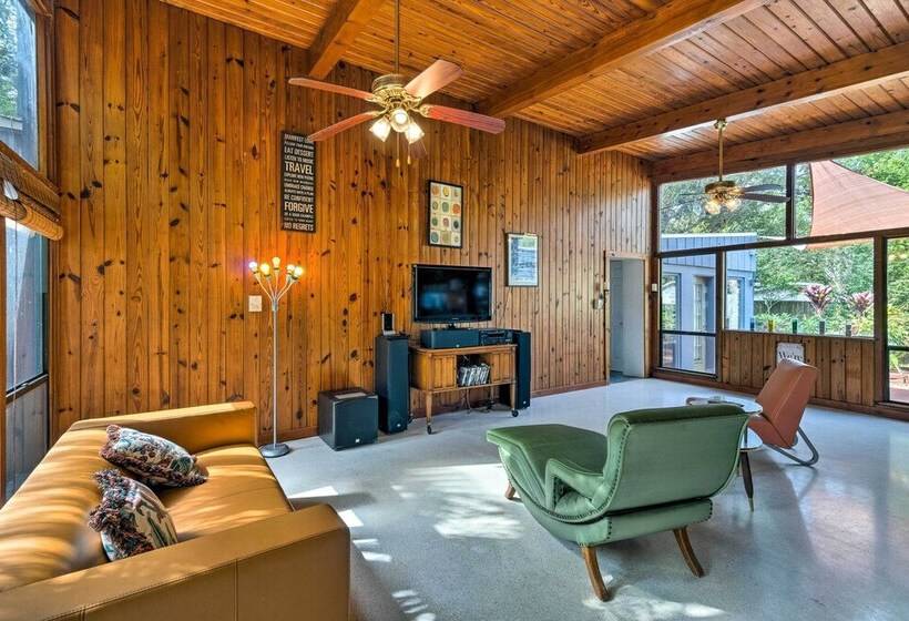 Breezy, Garden Level Home < 2mi To Riverwalk!