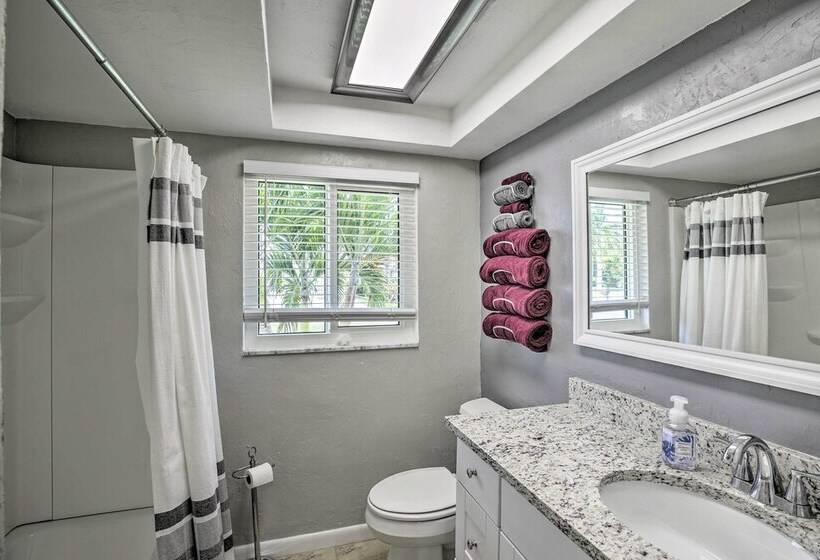 Bright Home W/ Dock & Canal View In Cape Coral!