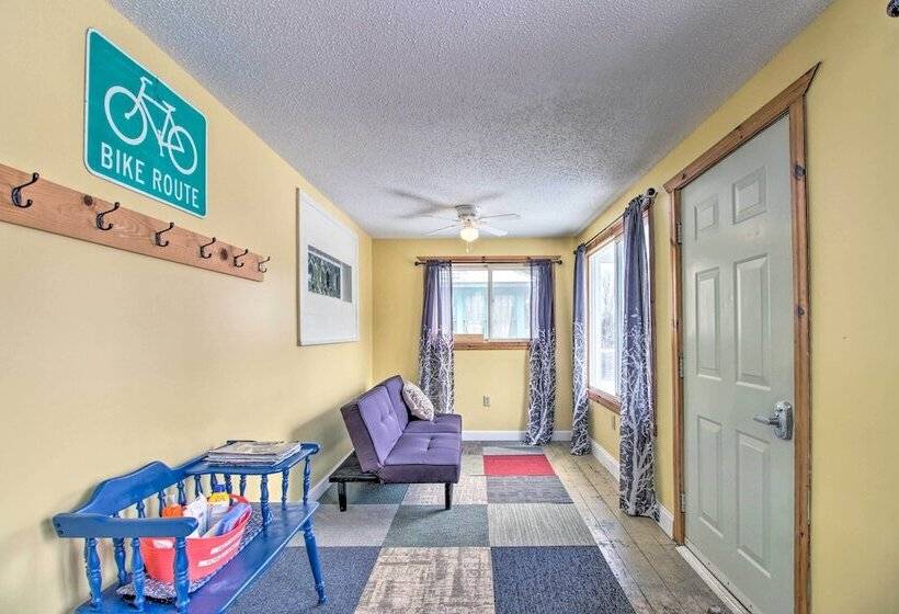 Bright Crosby Home   Walk To Main St & Beach!